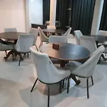 Hotel S R