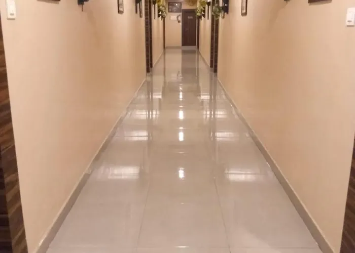Hotel S R