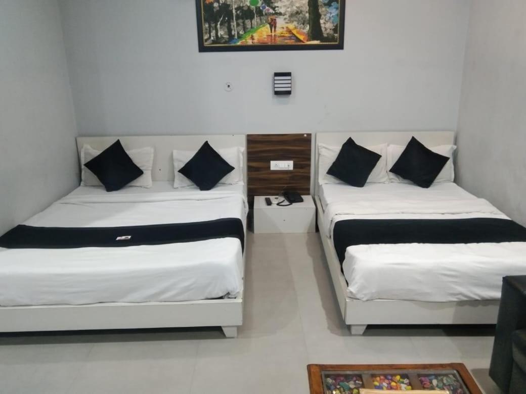 Hotel S R