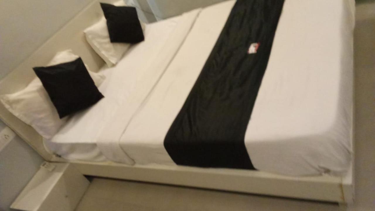 S R Hotel Lucknow