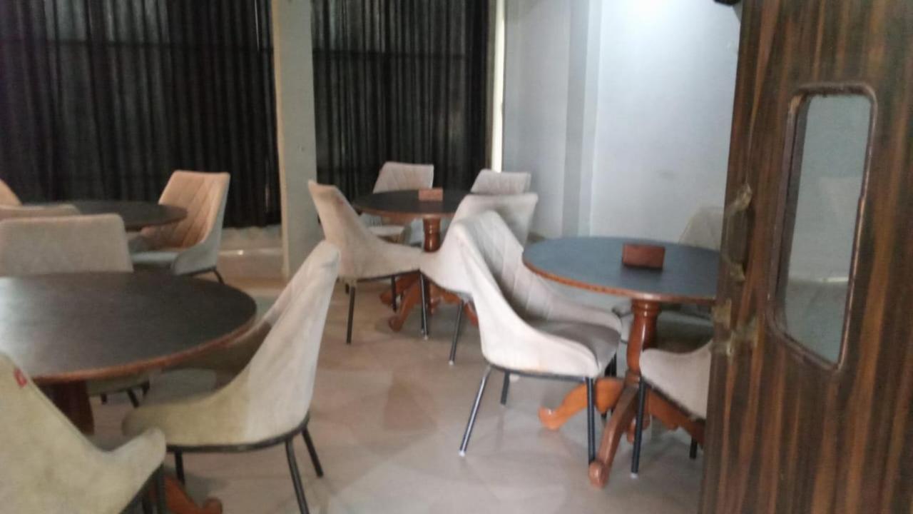 Hotel S R