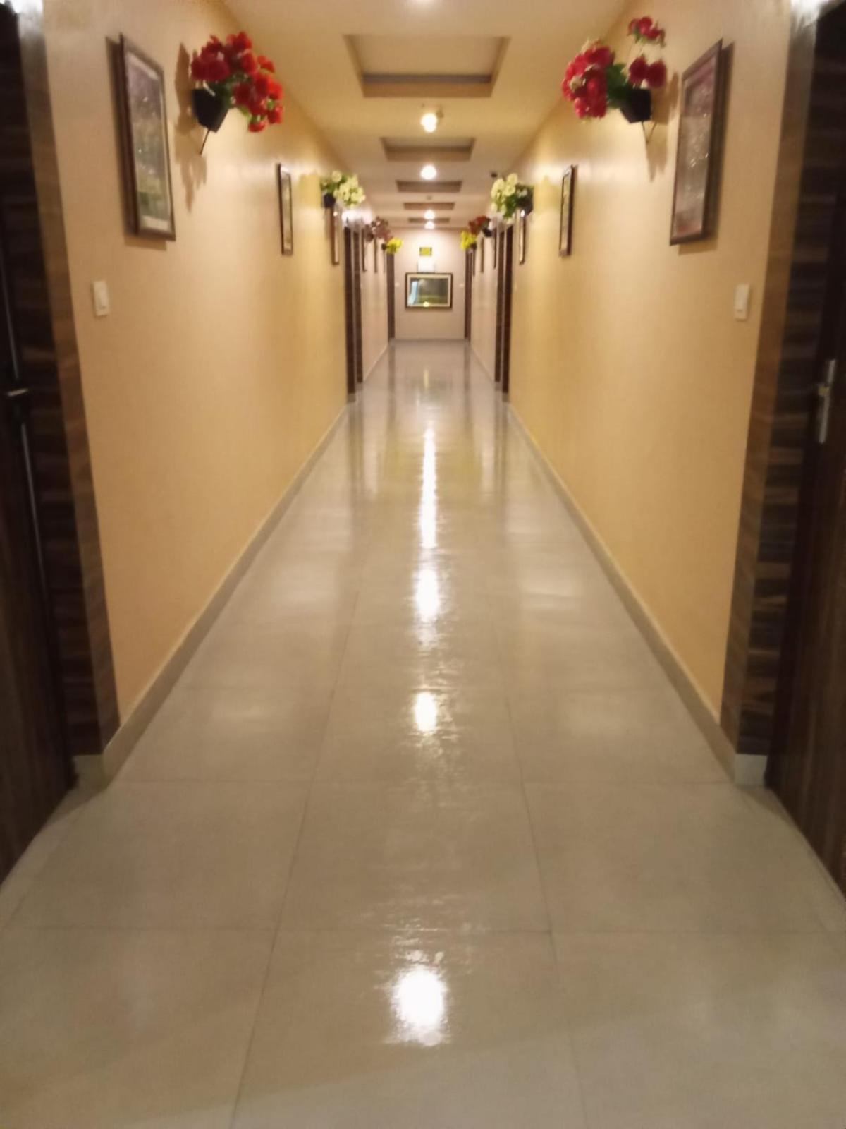 Hotel S R Lucknow