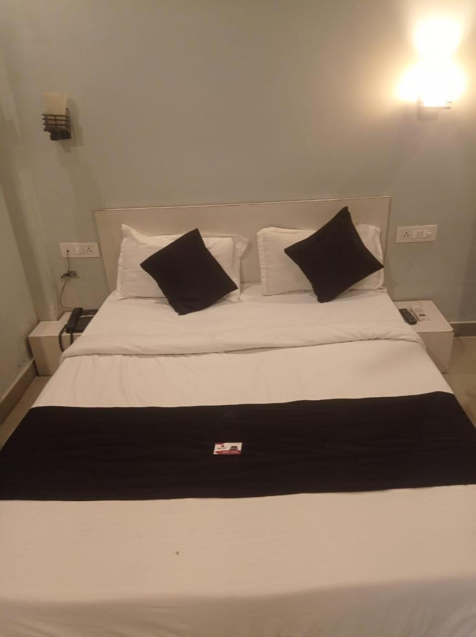 S R Hotel Lucknow