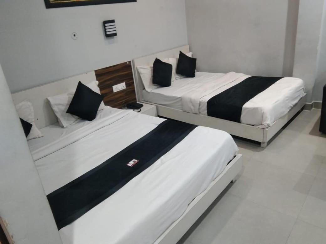 S R Hotel 4*