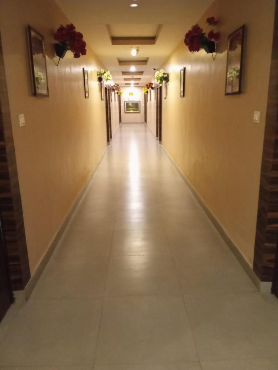 Hotel S R Lucknow